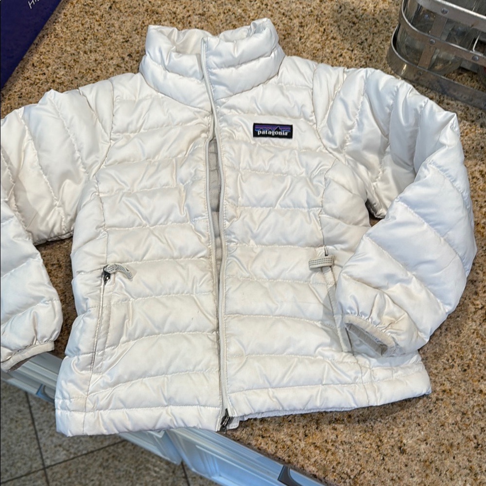 Patagonia White Puffer Jacket with Quilted Design